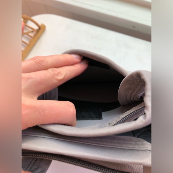 Cushioned laptop carrier - minimalist plain gray - 15” wide, 11” tall, 1” thick - Picture 9 of 9